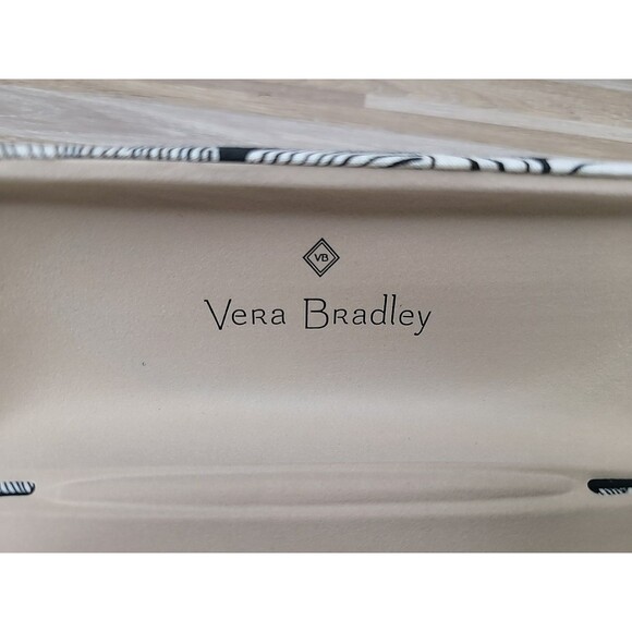 Vera Bradley Hard Shell‎ Eyeglass Case – Black & White Floral Pattern - Picture 5 of 6